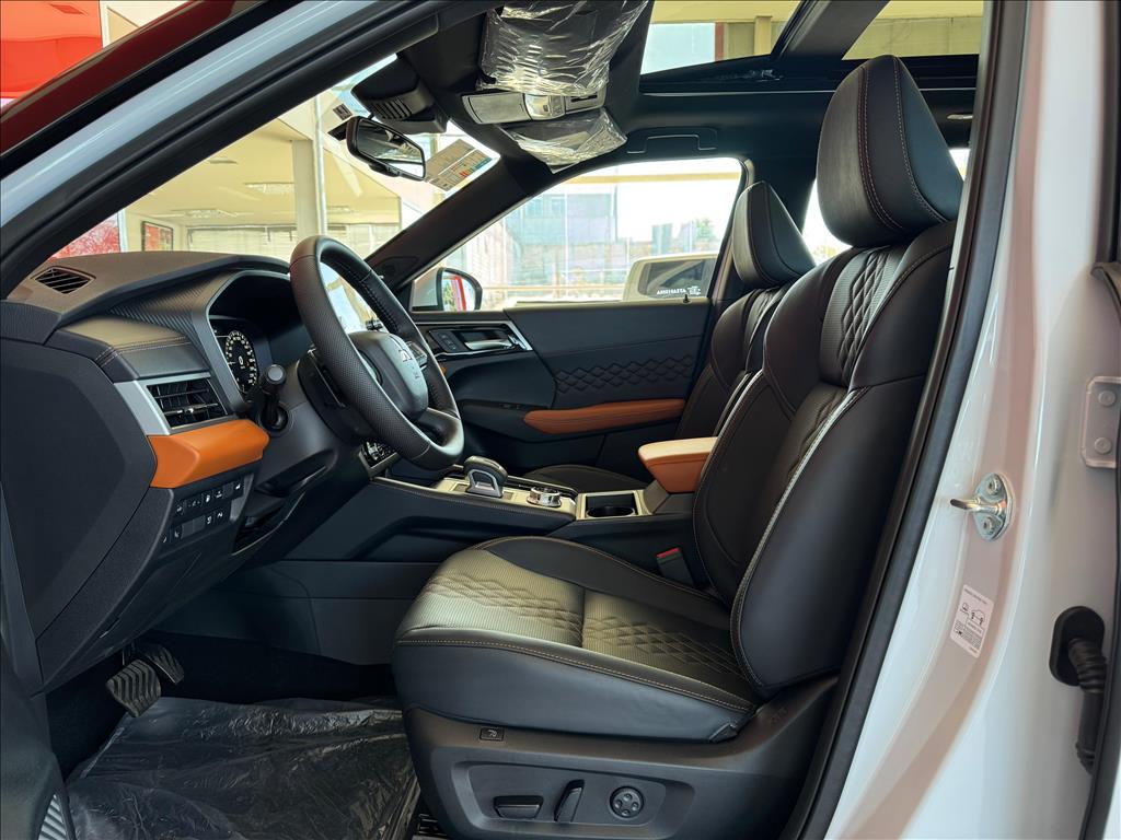 Mitsubishi-OUTLANDER-2.4 PHEV SIGNATURE S-AWC DHT