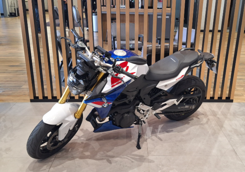 BMW Motorrad-F-900 R SPORT