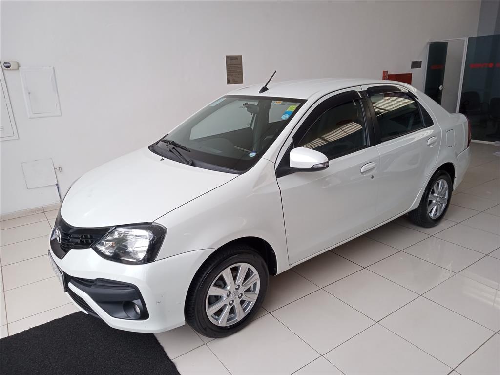ETIOS 1.5 X PLUS SEDAN 16V FLEX 4P AUTOMÁTICO
