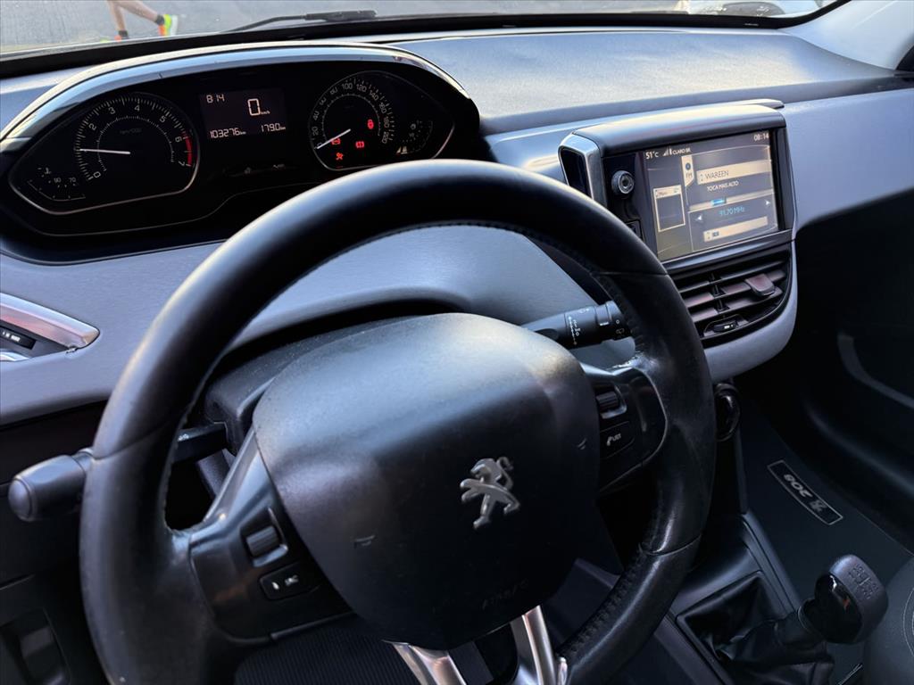 Peugeot 208 - 1.5 ALLURE 8V FLEX 4P MANUAL