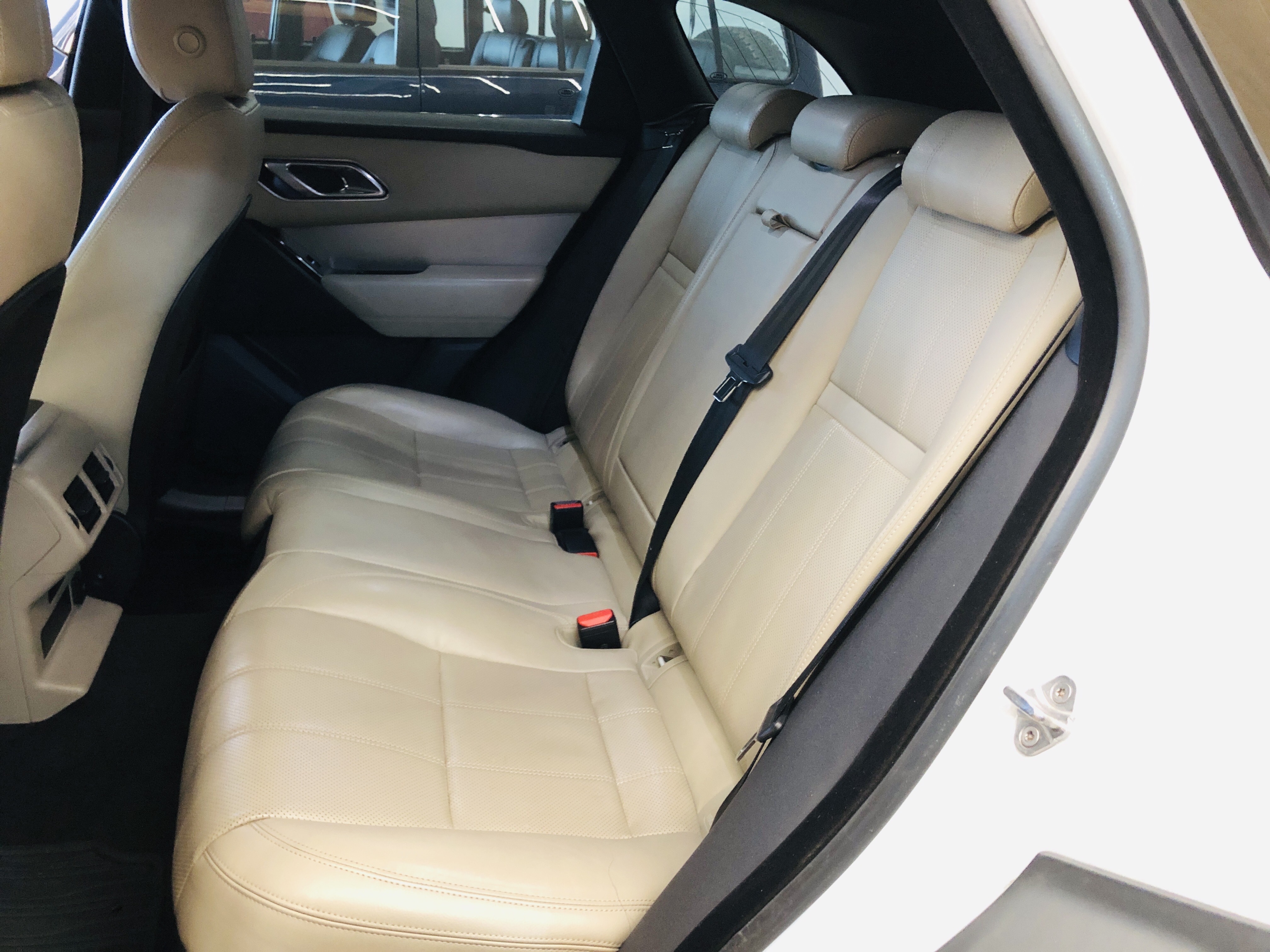 RANGE ROVER VELAR 2.0 D180 DIESEL R-DYNAMIC AUTOMÁTICO8