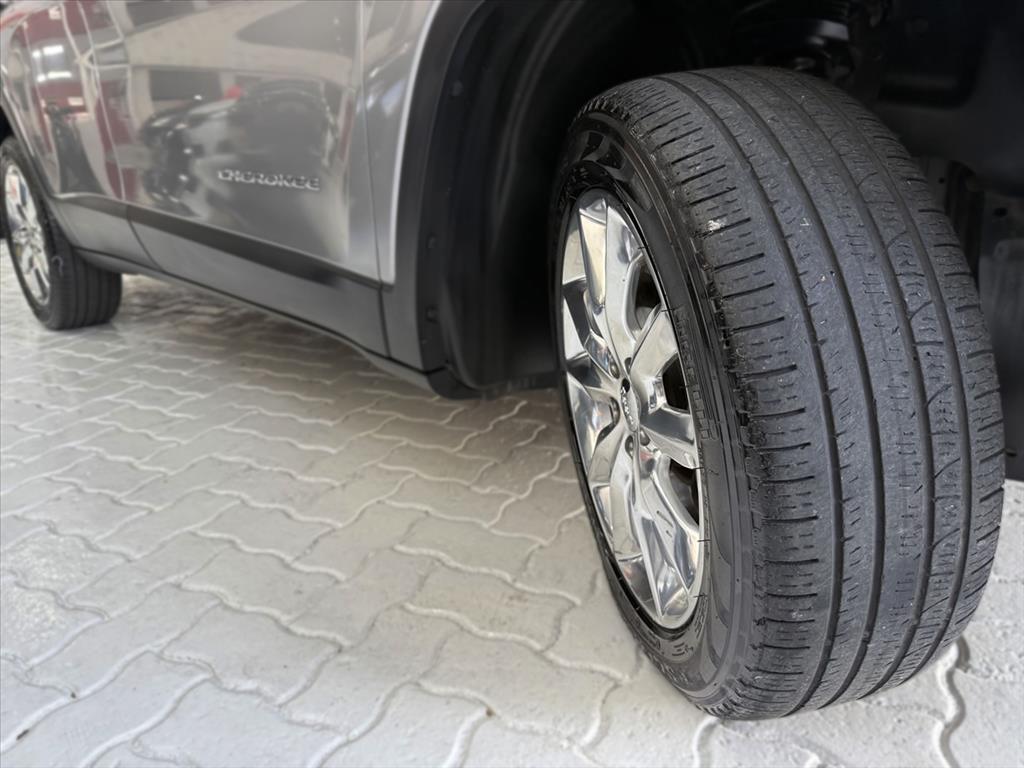 Jeep Cherokee - 3.2 LIMITED 4X4 V6 24V GASOLINA 4P AUTOMÁTICO