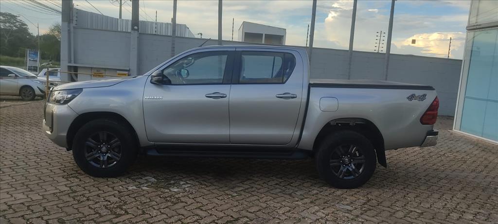 HILUX 2.8 D-4D TURBO DIESEL CD SR 4X4 AUTOMÁTICO9