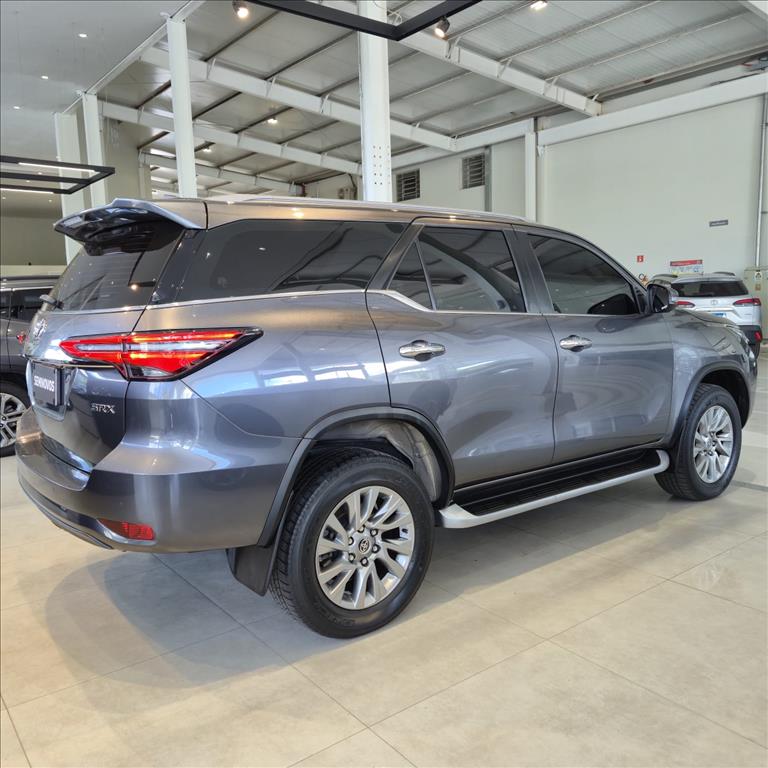 HILUX SW4 2.8 D-4D TURBO DIESEL SRX 7L 4X4 AUTOMÁTICO3