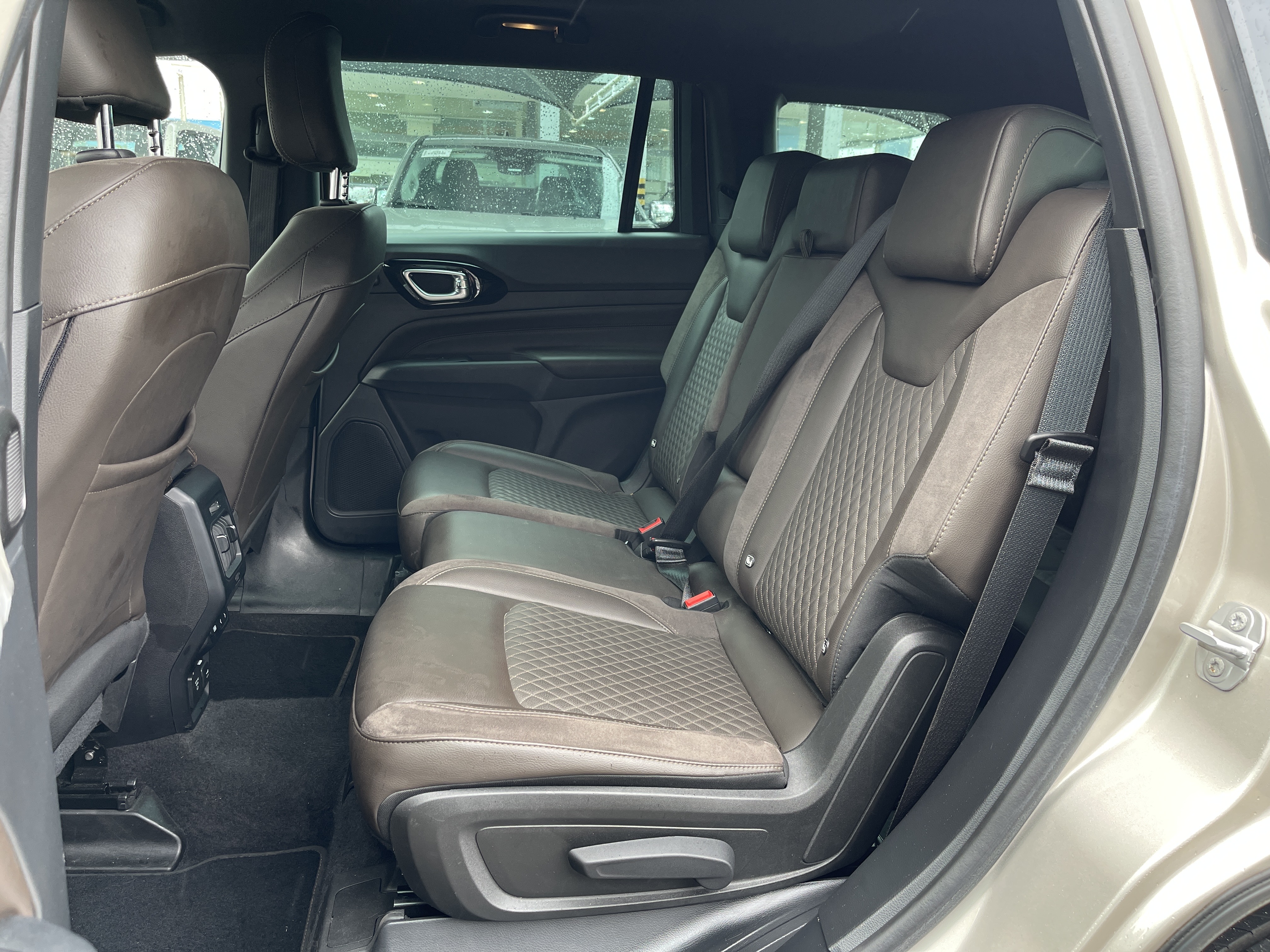 COMMANDER 1.3 T270 TURBO FLEX OVERLAND AT68
