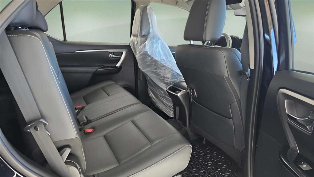 HILUX SW4 2.8 D-4D TURBO DIESEL SRX 7L 4X4 AUTOMÁTICO15