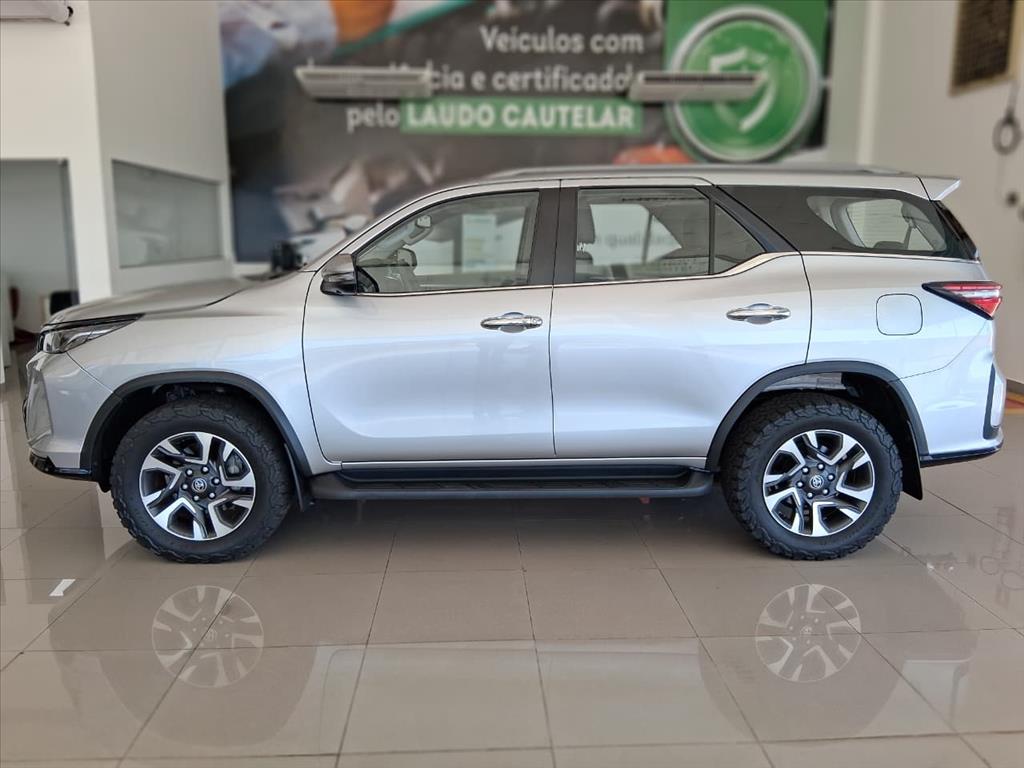 HILUX 2.8 D-4D TURBO DIESEL CD SRX 4X4 AUTOMÁTICO6