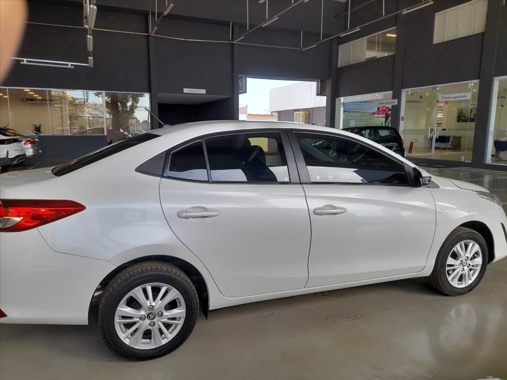 YARIS 1.5 16V FLEX SEDAN XL PLUS TECH MULTIDRIVE