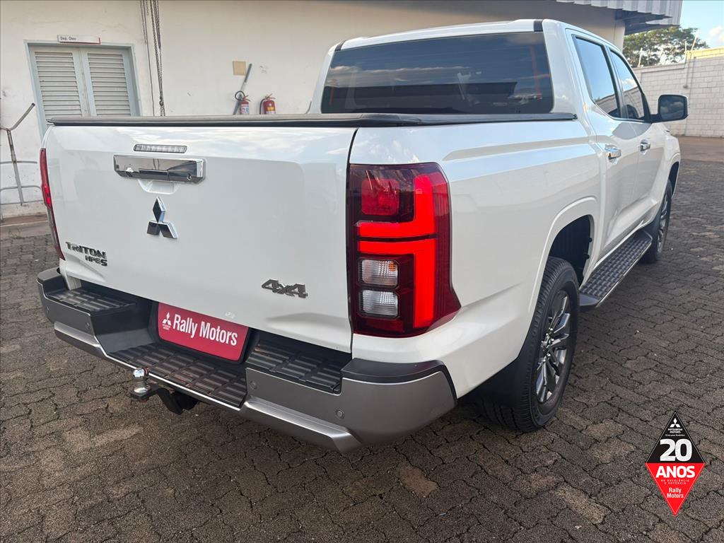 Mitsubishi-TRITON-2.4 BITURBO DIESEL CD HPE-S 4X4 AUTOMÁTICO
