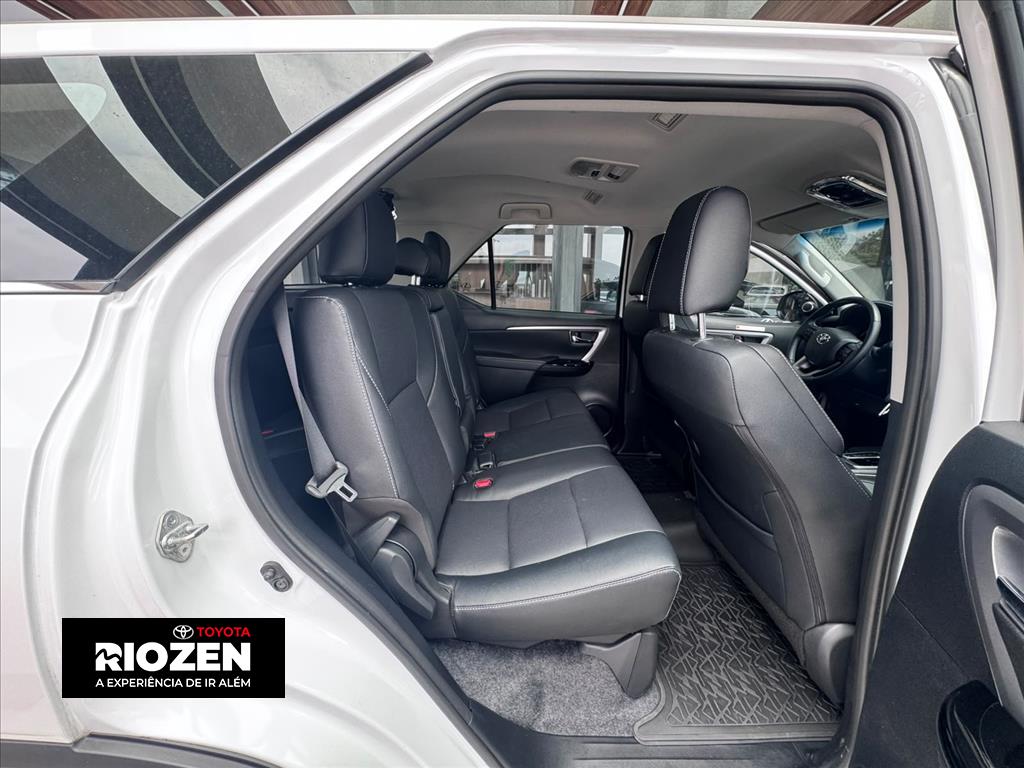 HILUX SW4 2.8 D-4D TURBO DIESEL SRX PLATINUM 7L 4X4 AUTOMÁTICO12