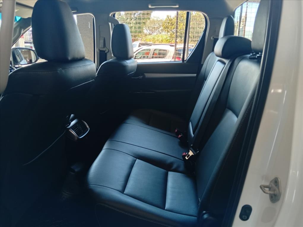 HILUX 2.8 D-4D TURBO DIESEL CD SRX 4X4 AUTOMÁTICO10