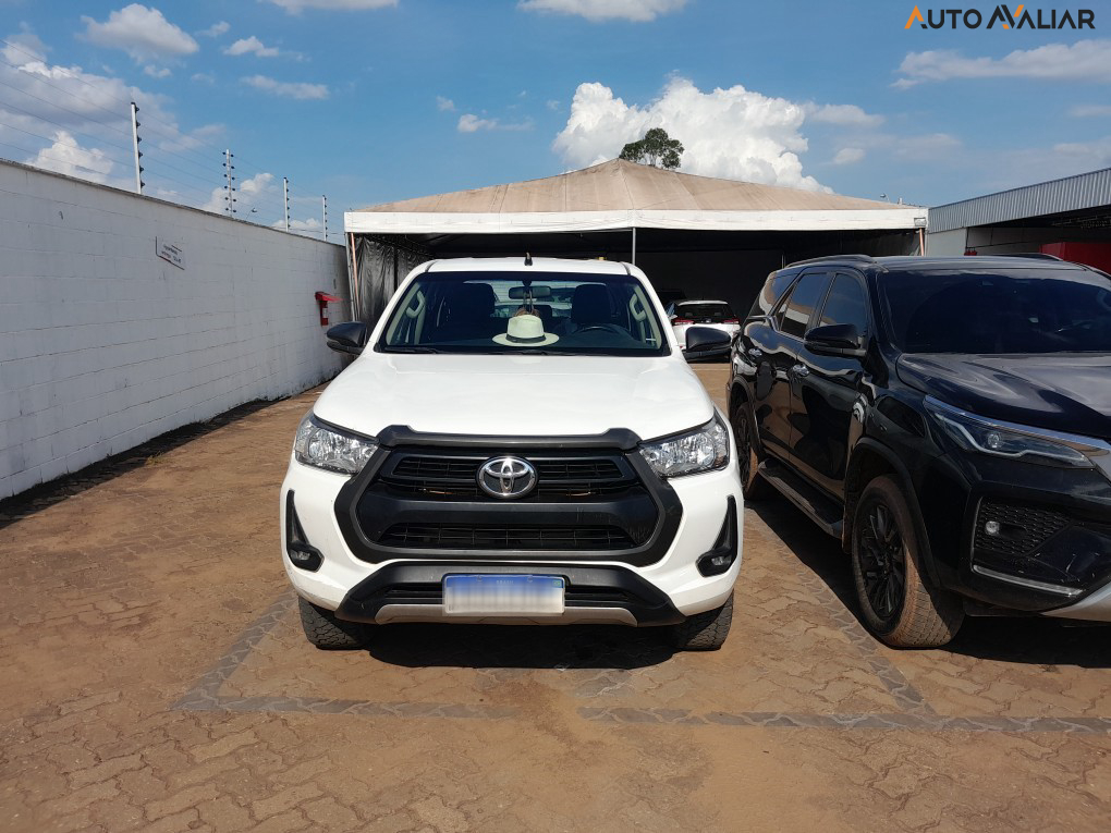 HILUX 2.8 D-4D TURBO DIESEL CD SR 4X4 AUTOMÁTICO0