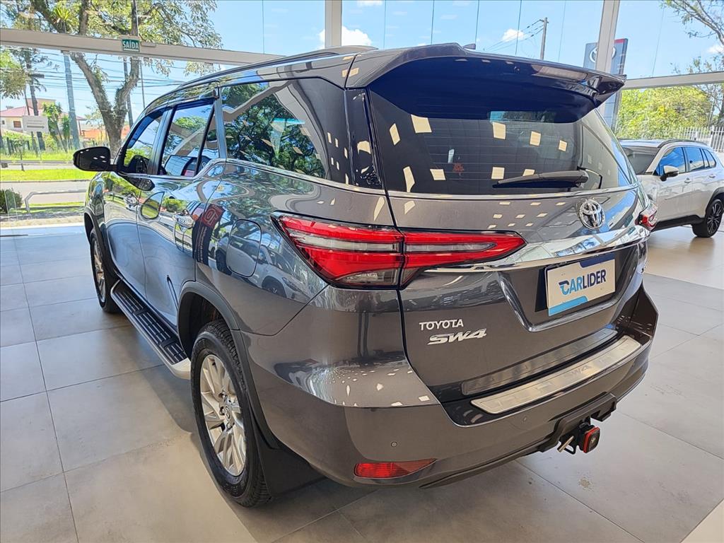 HILUX SW4 2.8 D-4D TURBO DIESEL SRX 7L 4X4 AUTOMÁTICO4