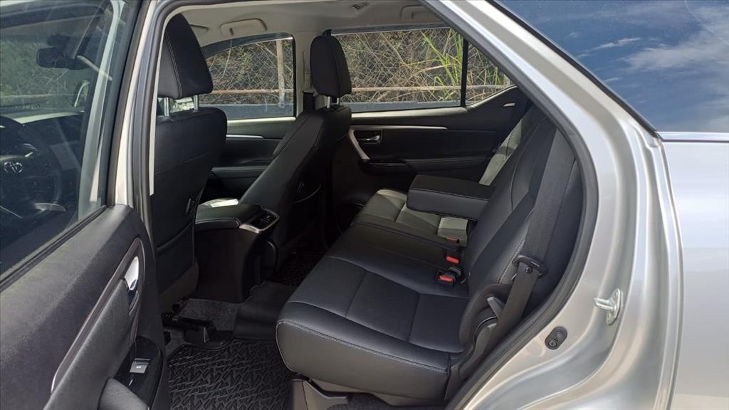 HILUX SW4 2.8 D-4D TURBO DIESEL SRX 7L 4X4 AUTOMÁTICO7