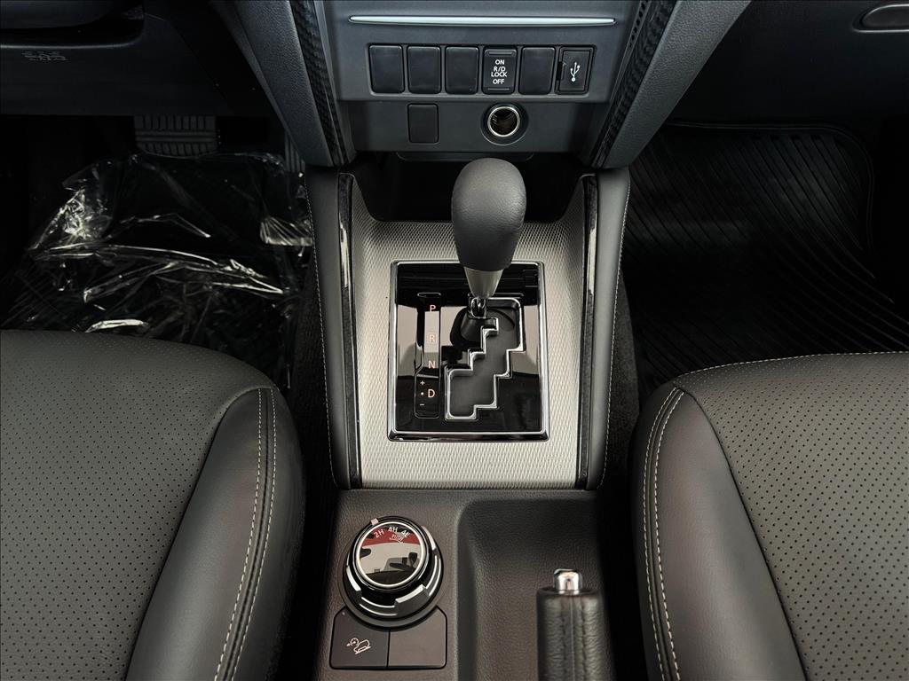 Mitsubishi-L200 TRITON-2.4 16V TURBO DIESEL SPORT OUTDOOR PLUS CD 4P 4X4 AUTOMÁTICO