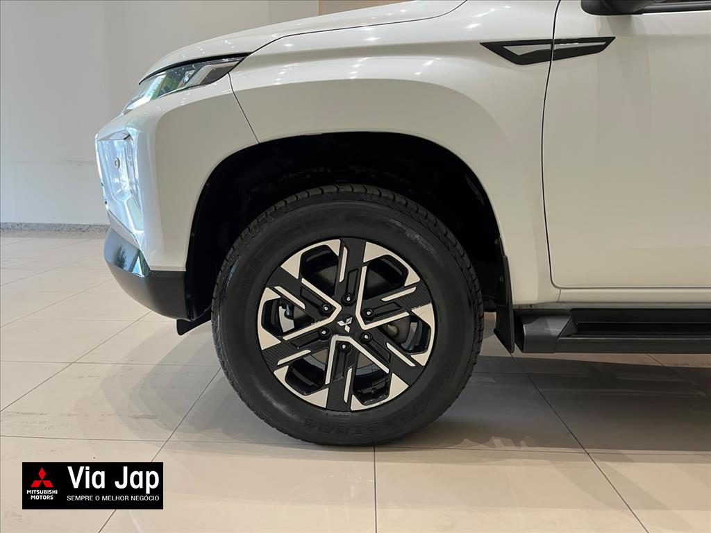 Mitsubishi-L200 TRITON-2.4 16V TURBO DIESEL SPORT HPE-S CD 4P 4X4 AUTOMÁTICO