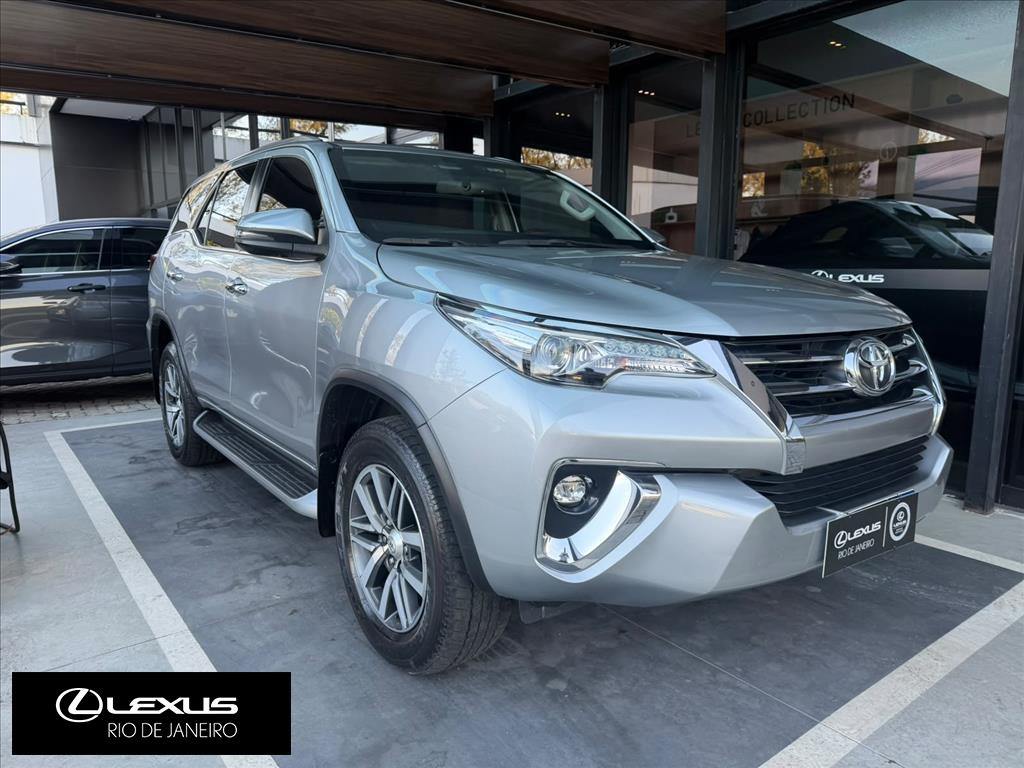 HILUX SW4 2.8 SRX 4X4 7 LUGARES 16V TURBO INTERCOOLER DIESEL 4P AUTOMÁTICO0