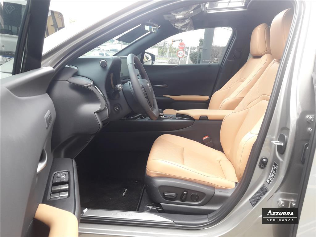 UX 300h 2.0 VVT-I HYBRID CVT