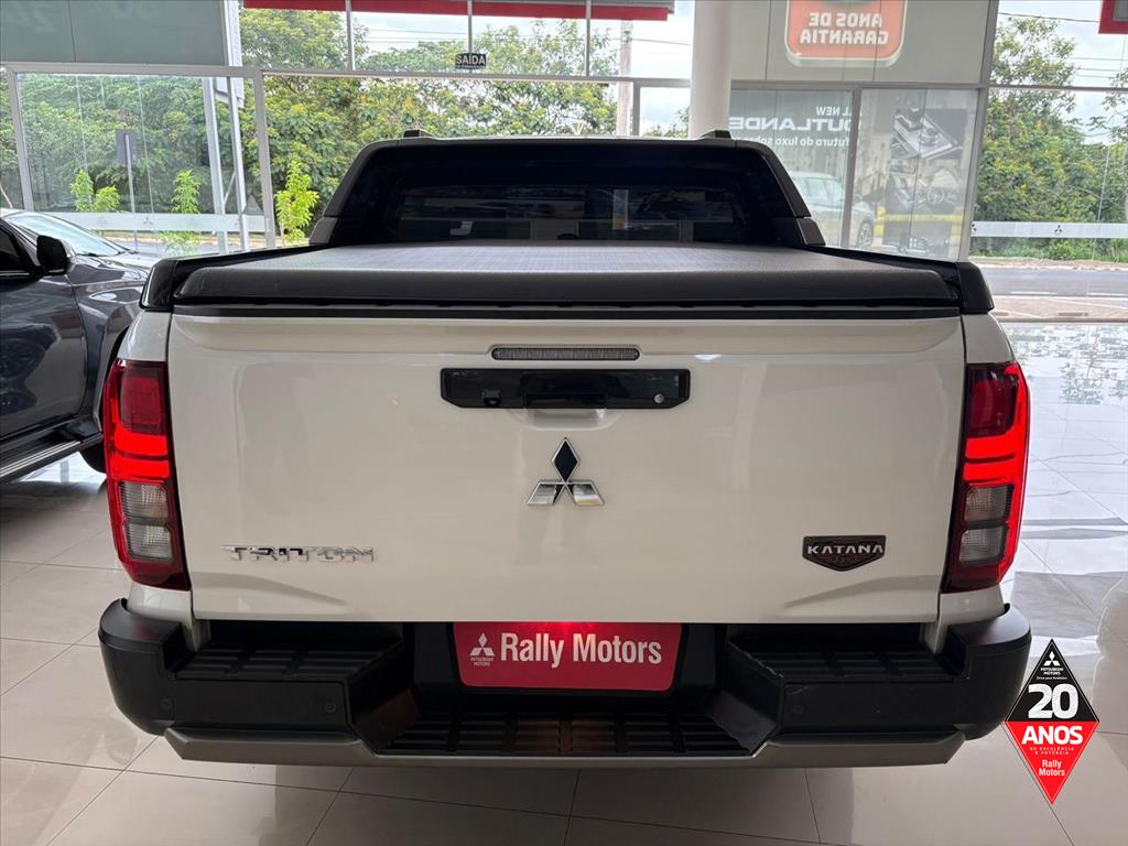 Mitsubishi-TRITON-2.4 BITURBO DIESEL CD KATANA 4X4 AUTOMÁTICO