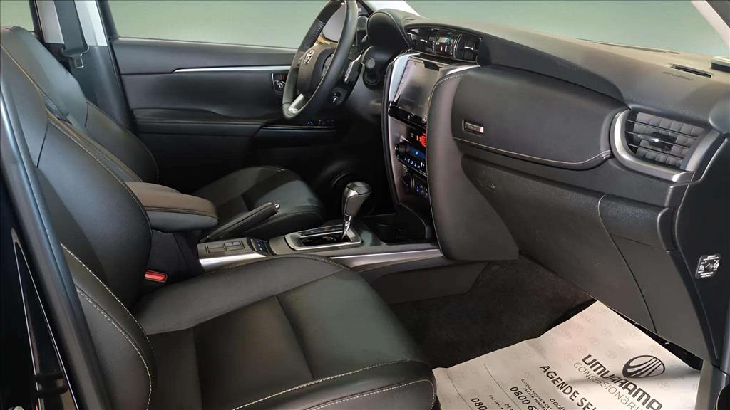 HILUX SW4 2.8 D-4D TURBO DIESEL SRX 7L 4X4 AUTOMÁTICO9