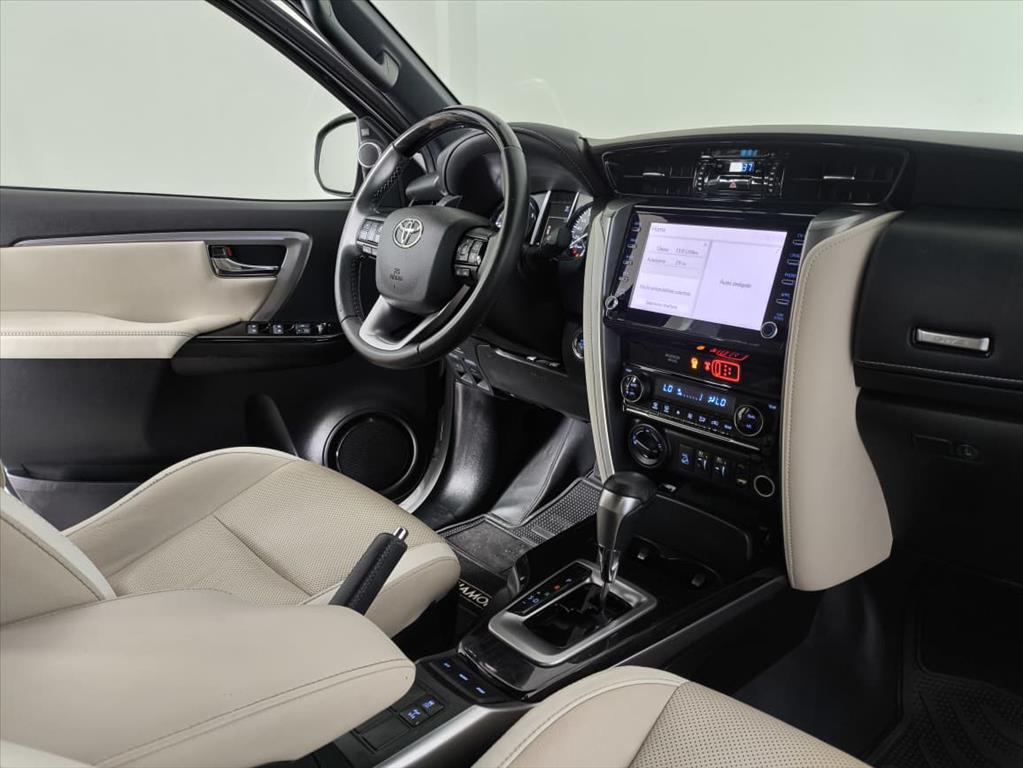 HILUX SW4 2.8 D-4D TURBO DIESEL DIAMOND 7L 4X4 AUTOMÁTICO4