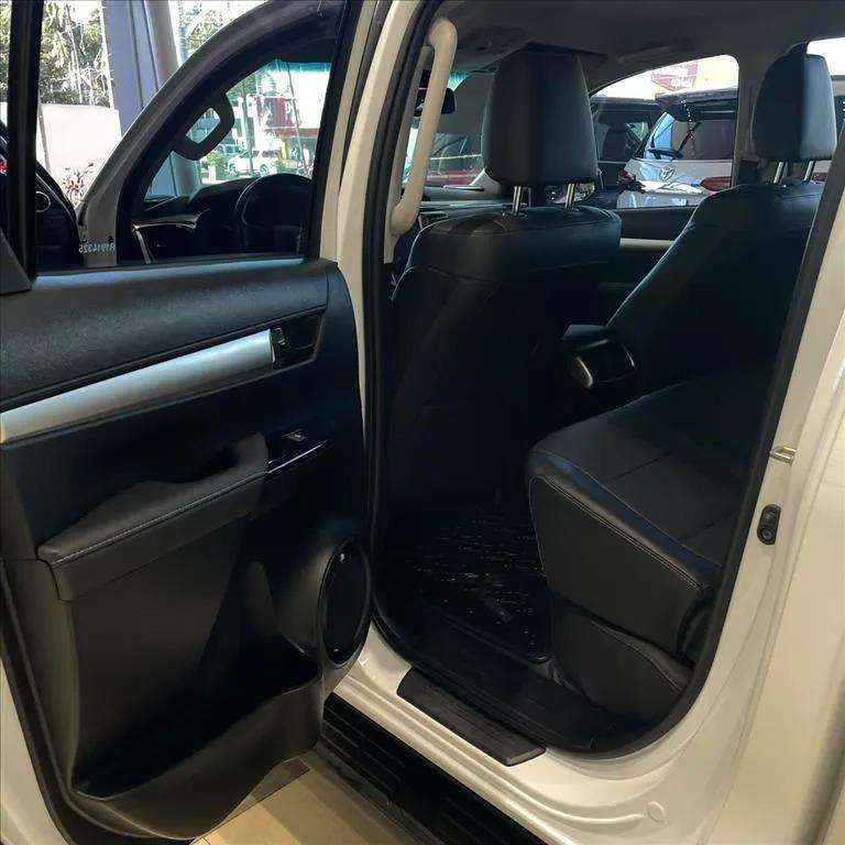 HILUX 2.8 D-4D TURBO DIESEL CD SRX 4X4 AUTOMÁTICO10