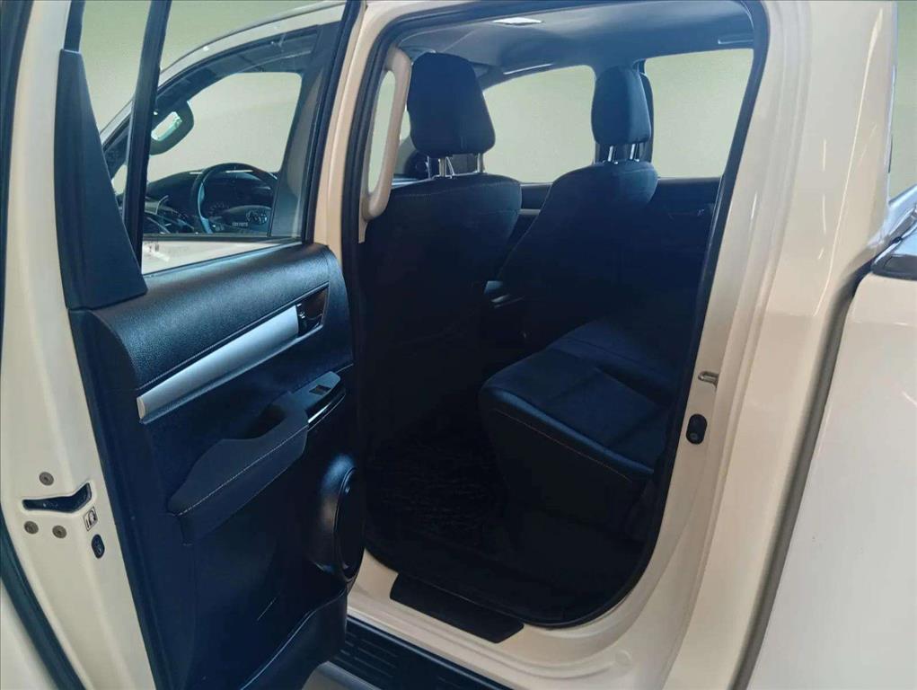 HILUX 2.8 D-4D TURBO DIESEL CD SR 4X4 AUTOMÁTICO8