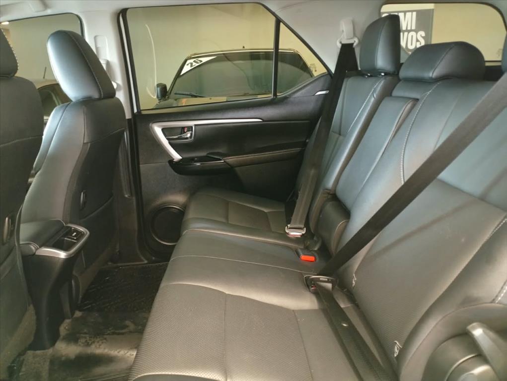 HILUX SW4 2.8 D-4D TURBO DIESEL SRX 4X4 AUTOMÁTICO8