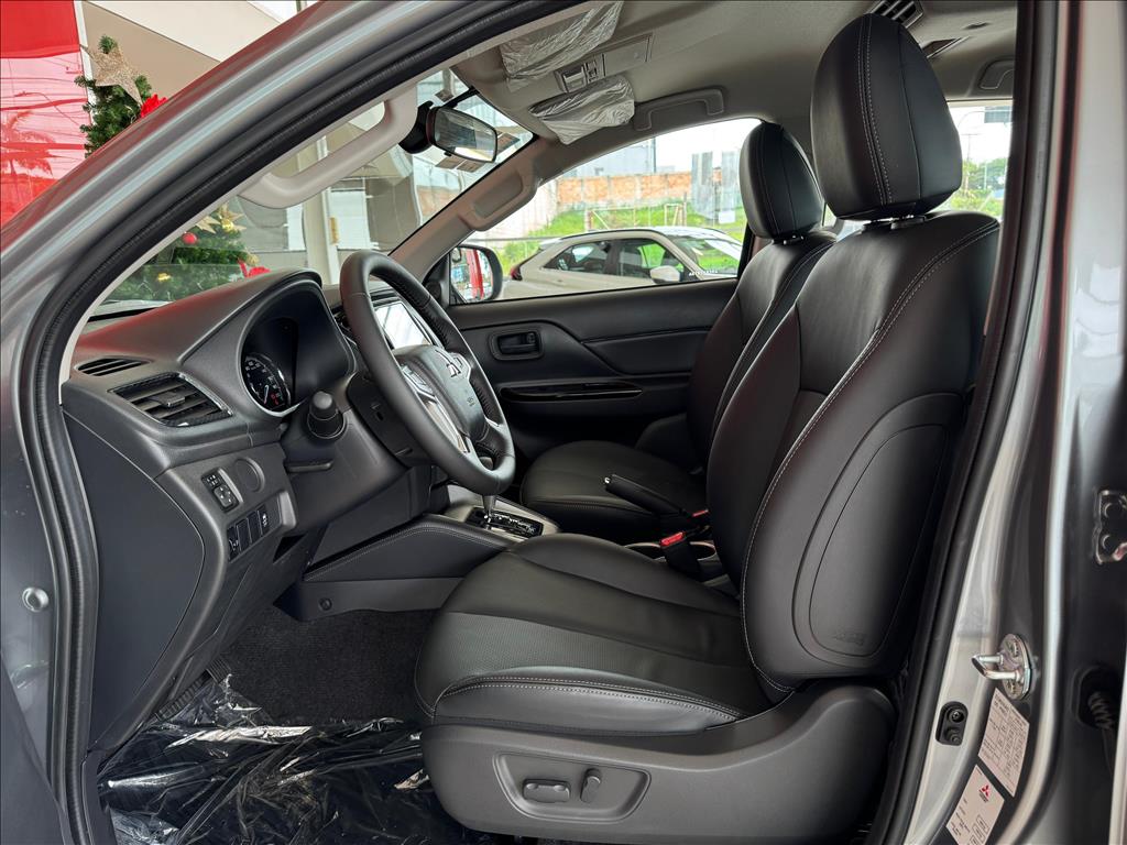 Mitsubishi-L200 TRITON-2.4 16V TURBO DIESEL SPORT OUTDOOR PLUS CD 4P 4X4 AUTOMÁTICO