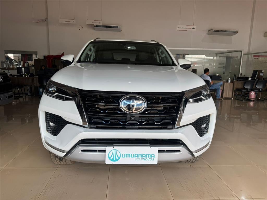 HILUX 2.8 D-4D TURBO DIESEL CD SRX 4X4 AUTOMÁTICO1