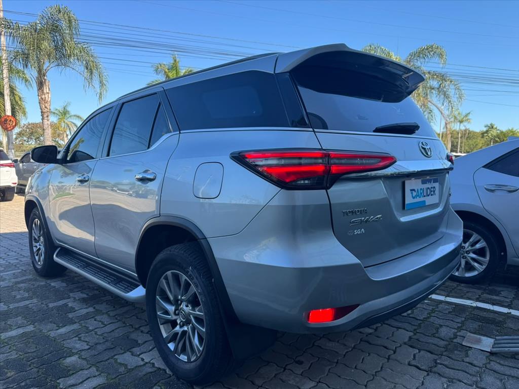 HILUX SW4 2.8 D-4D TURBO DIESEL SRX 7L 4X4 AUTOMÁTICO4