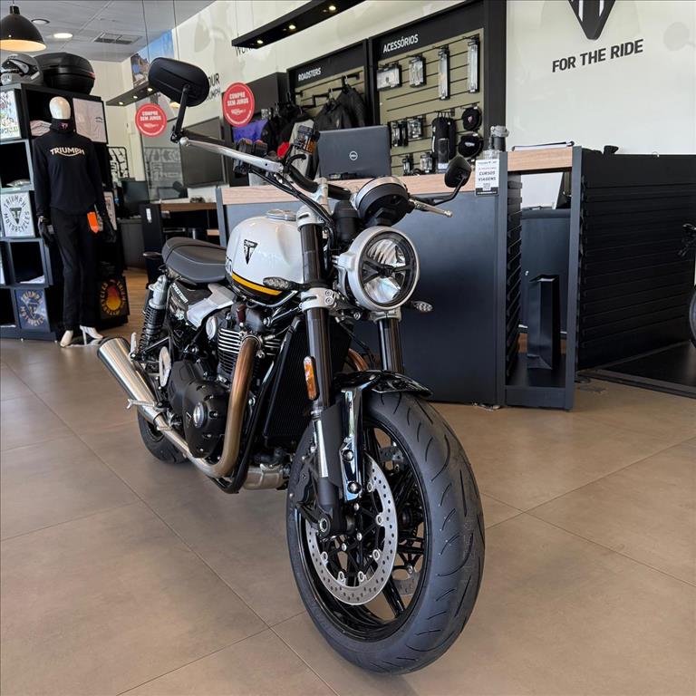 TRIUMPH-SPEED-TWIN