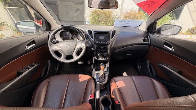 Hyundai-HB20X-1.6 16V PREMIUM FLEX 4P AUTOMÁTICO