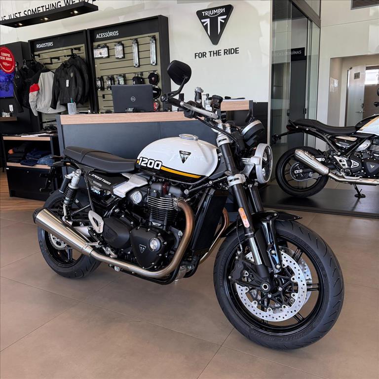 TRIUMPH-SPEED-TWIN