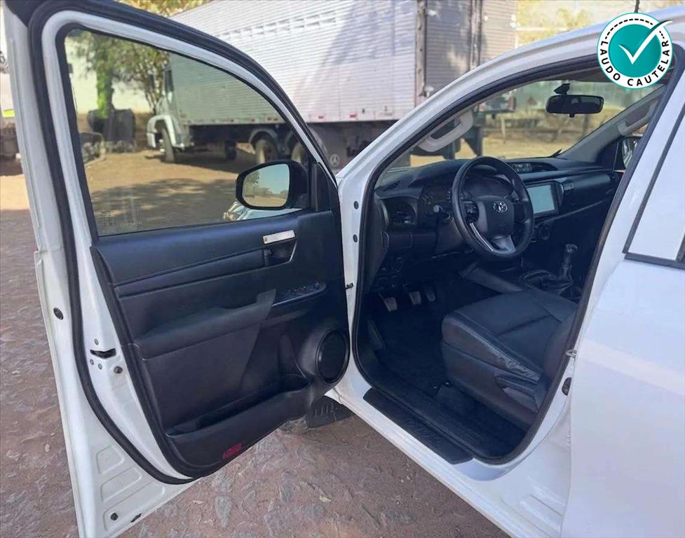 HILUX 2.8 D-4D TURBO DIESEL CD POWER PACK 4X4 MANUAL11