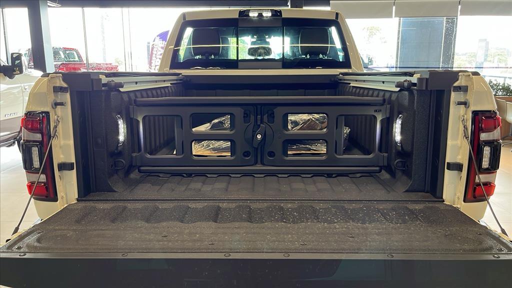 2500 6.7 I6 TURBO DIESEL LARAMIE NIGHT EDITION CD 4X4 AUTOMÁTICO8