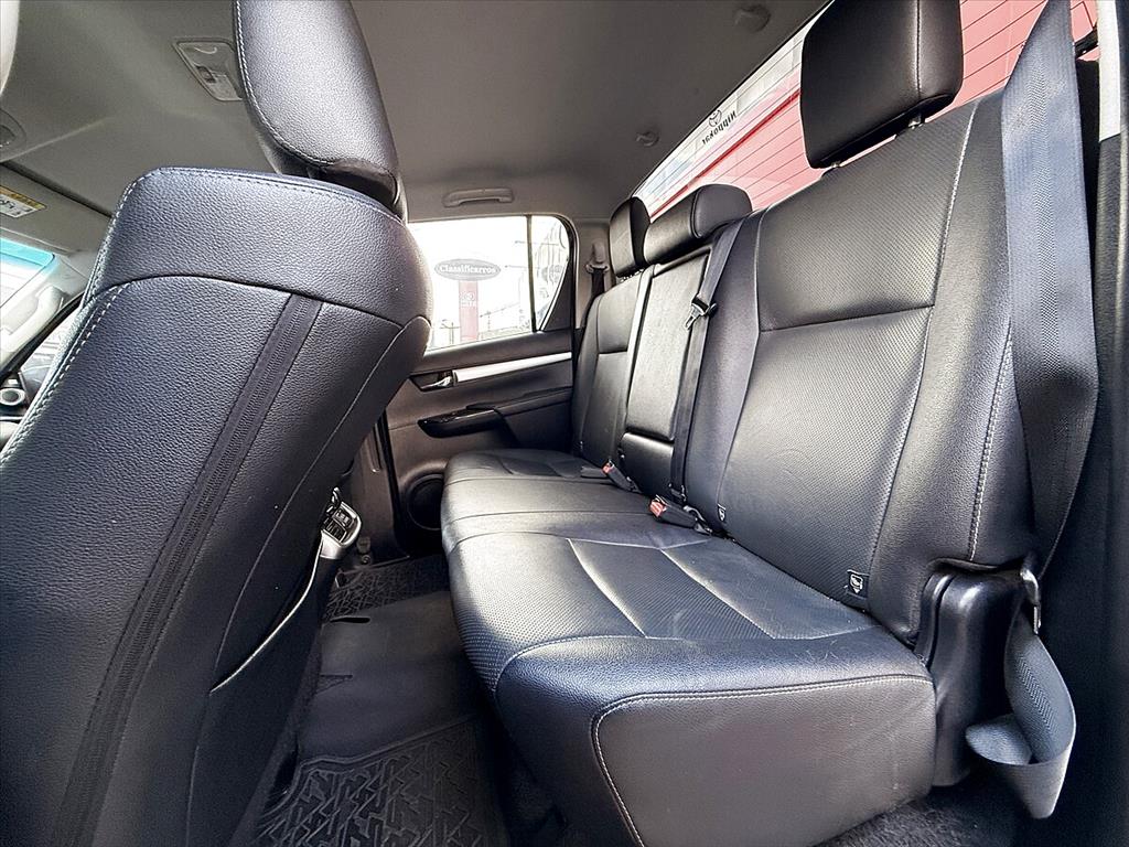 Toyota Hilux - 2.8 D-4D TURBO DIESEL CD SRX 4X4 AUTOMÁTICO