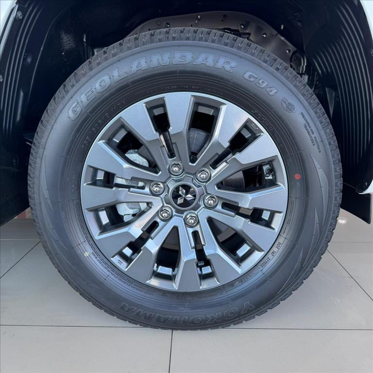 Mitsubishi-TRITON-2.4 BITURBO DIESEL CD HPE 4X4 AUTOMÁTICO