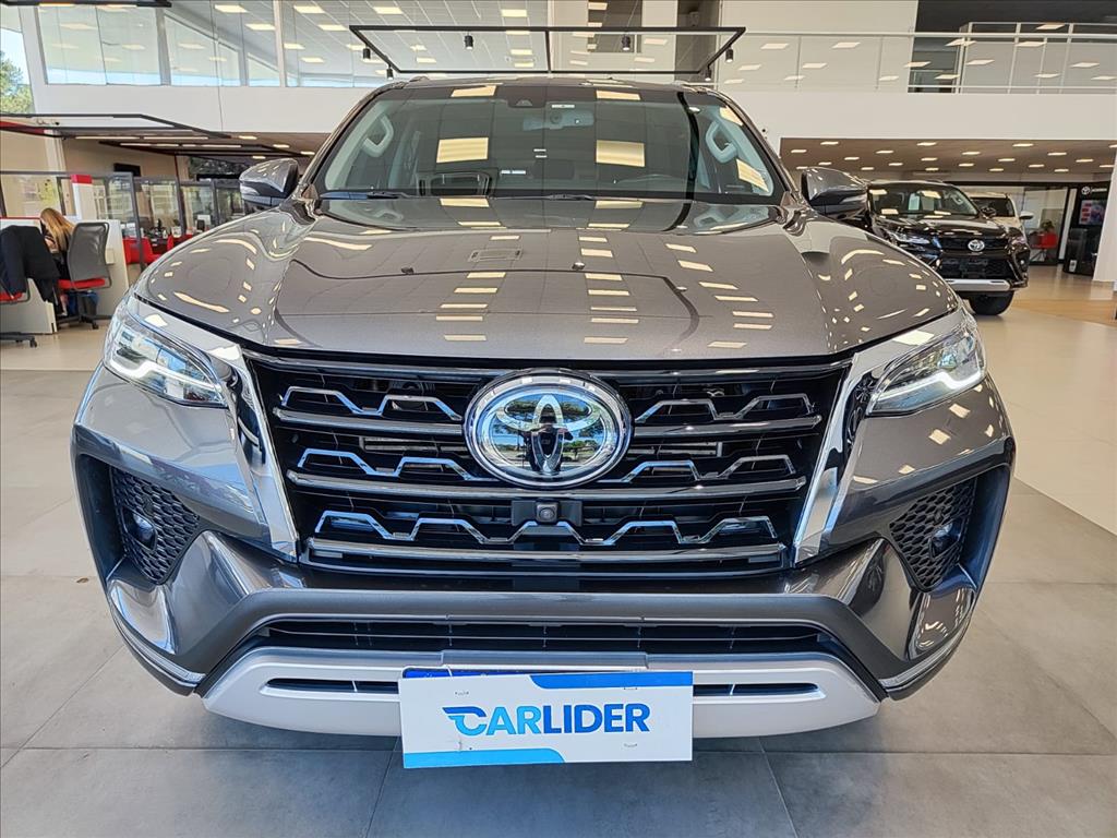 HILUX SW4 2.8 D-4D TURBO DIESEL SRX 7L 4X4 AUTOMÁTICO