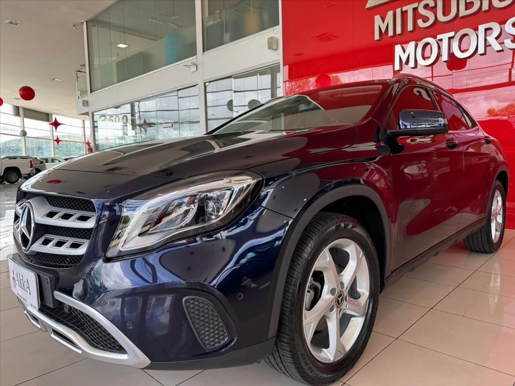 Mercedes-Benz-GLA 200-1.6 CGI FLEX ADVANCE 7G-DCT