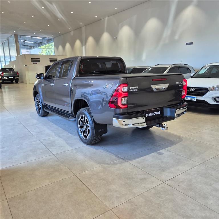 HILUX 2.8 D-4D TURBO DIESEL CD SRX 4X4 AUTOMÁTICO5