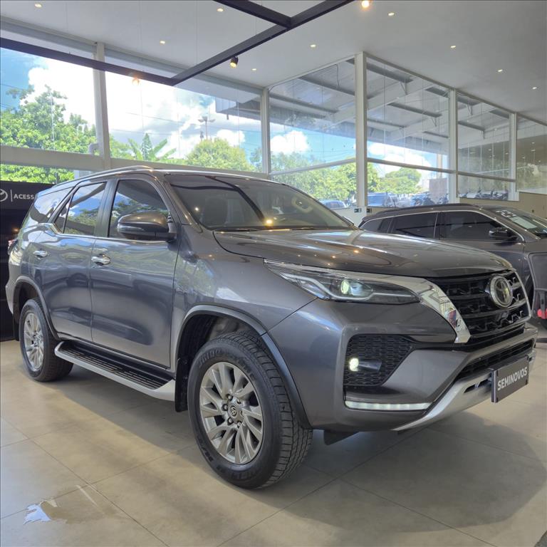 HILUX SW4 2.8 D-4D TURBO DIESEL SRX 7L 4X4 AUTOMÁTICO