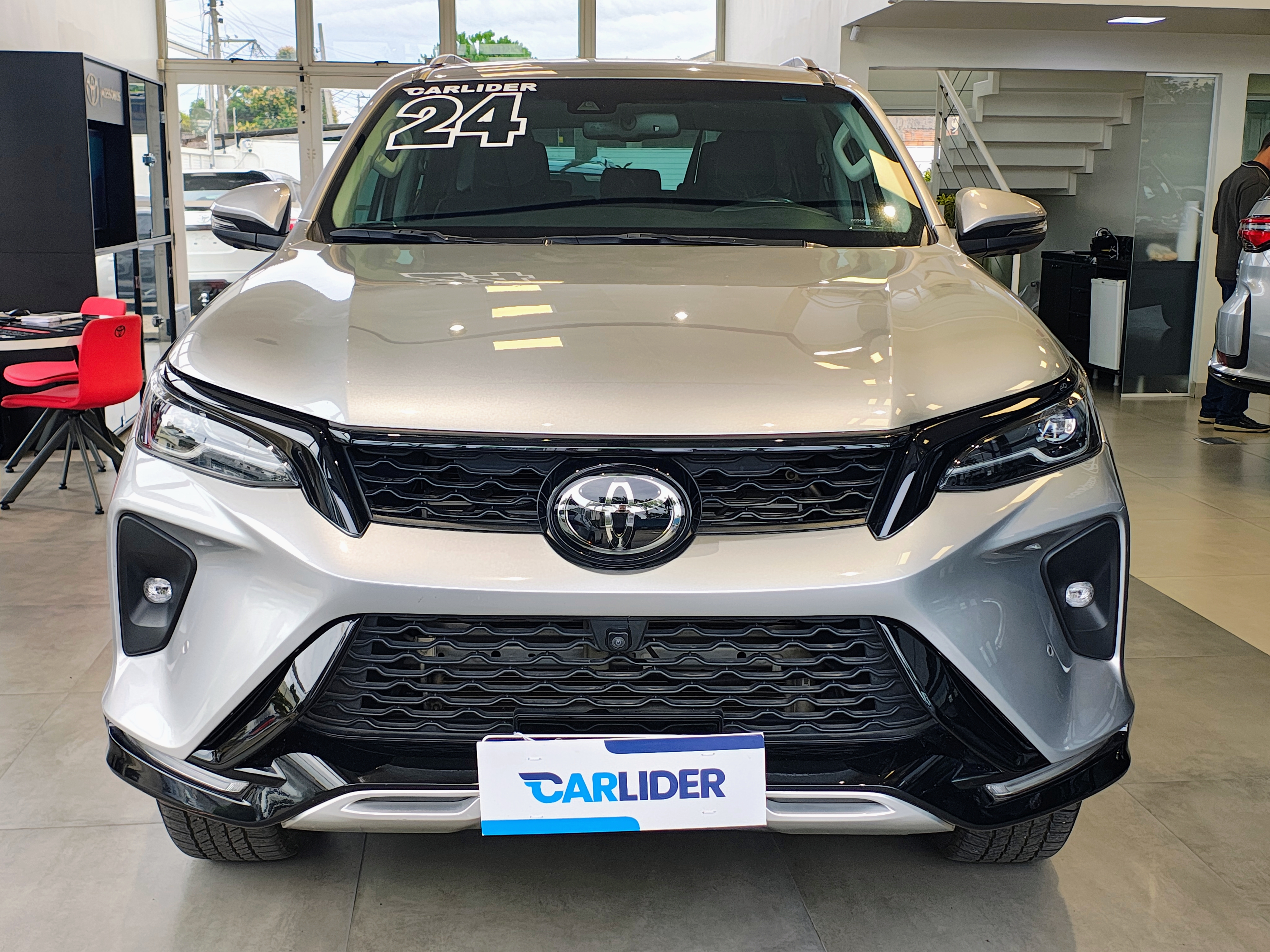 HILUX SW4 2.8 D-4D TURBO DIESEL SRX PLATINUM 7L 4X4 AUTOMÁTICO