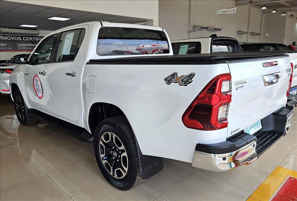 HILUX 2.8 D-4D TURBO DIESEL CD SRX 4X4 AUTOMÁTICO5