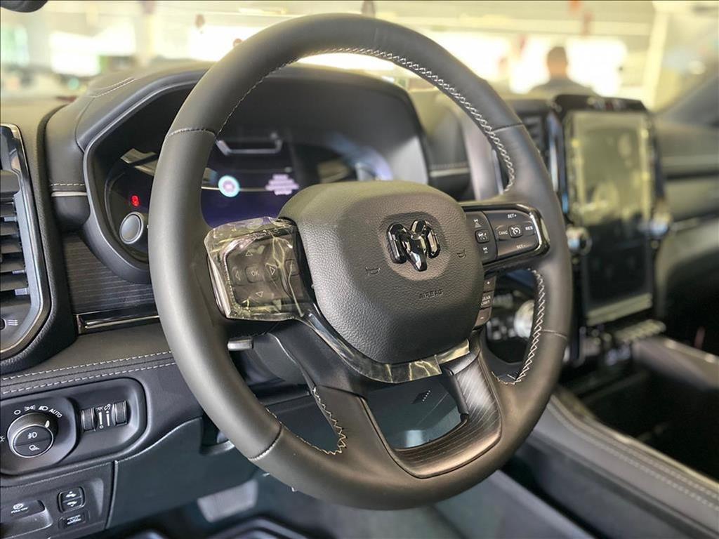 1500 5.7 V8 GASOLINA LIMITED CD 4X4 AUTOMÁTICO8