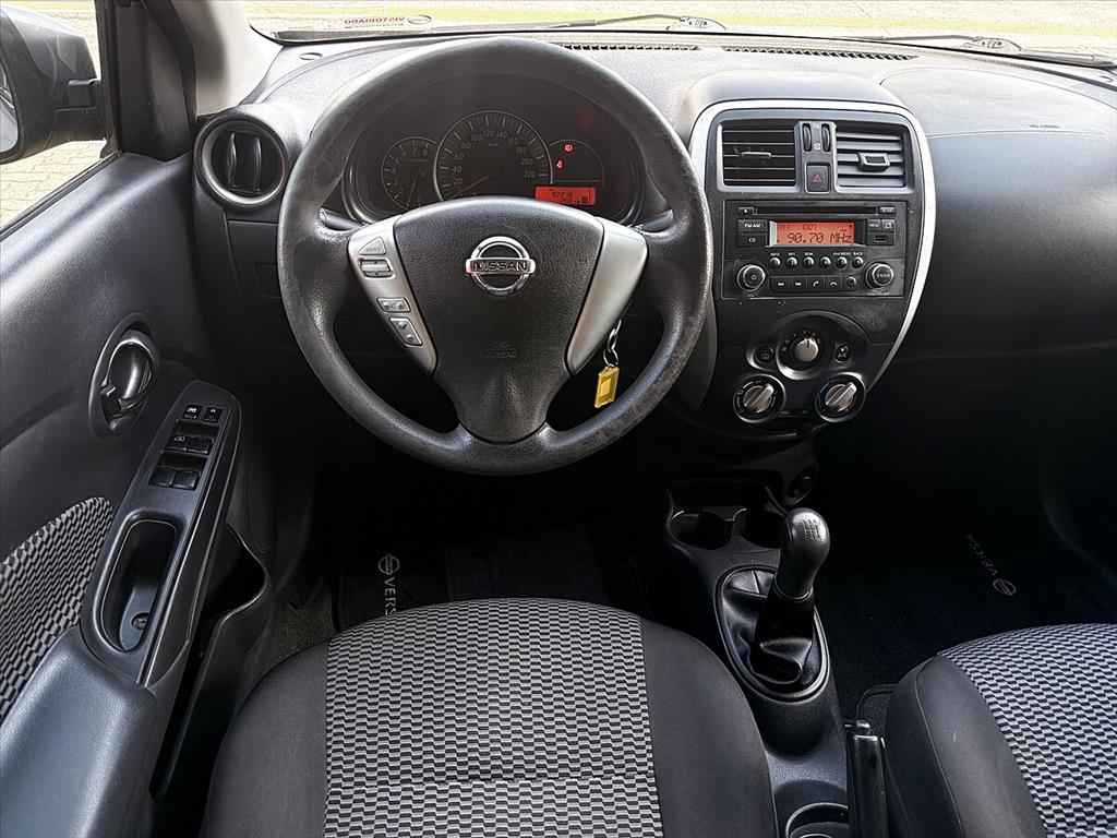 Nissan Versa - 1.0 12V FLEX S 4P MANUAL