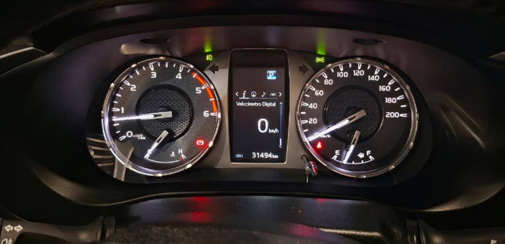HILUX 2.8 D-4D TURBO DIESEL CD SRX PLUS 4X4 AUTOMÁTICO4