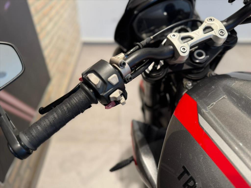 TRIUMPH-STREET-TRIPLE 765 RS