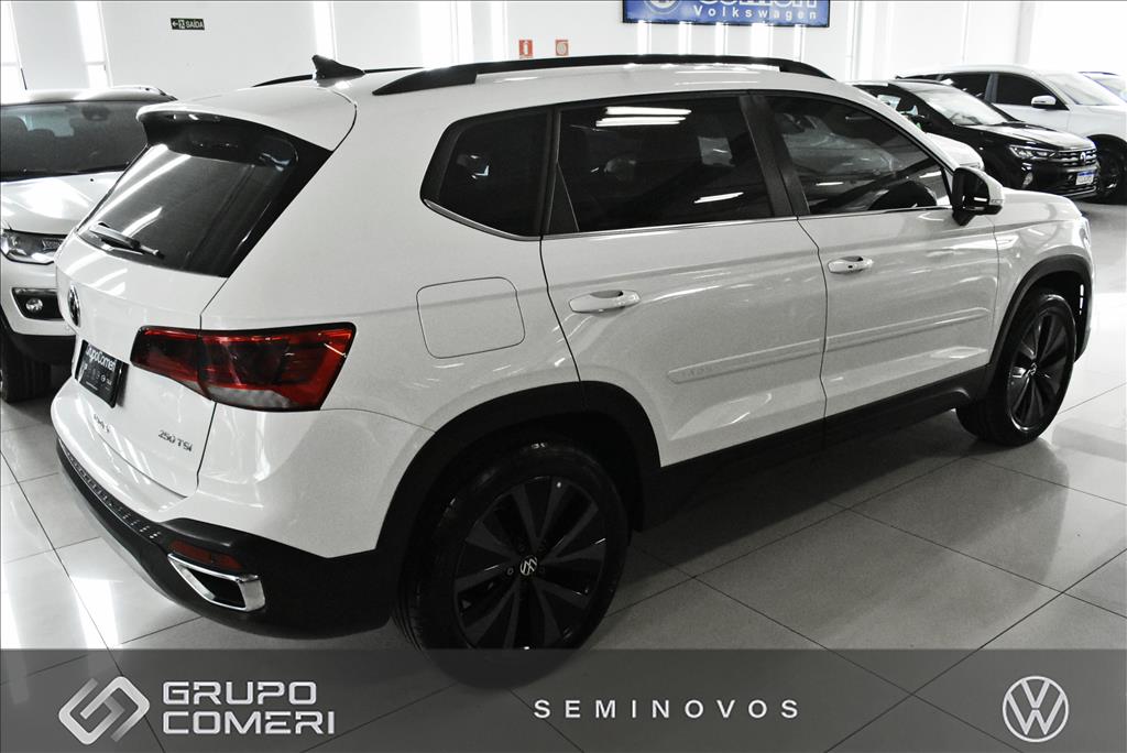 TAOS 1.4 250 TSI TOTAL FLEX COMFORTLINE AUTOMÁTICO3