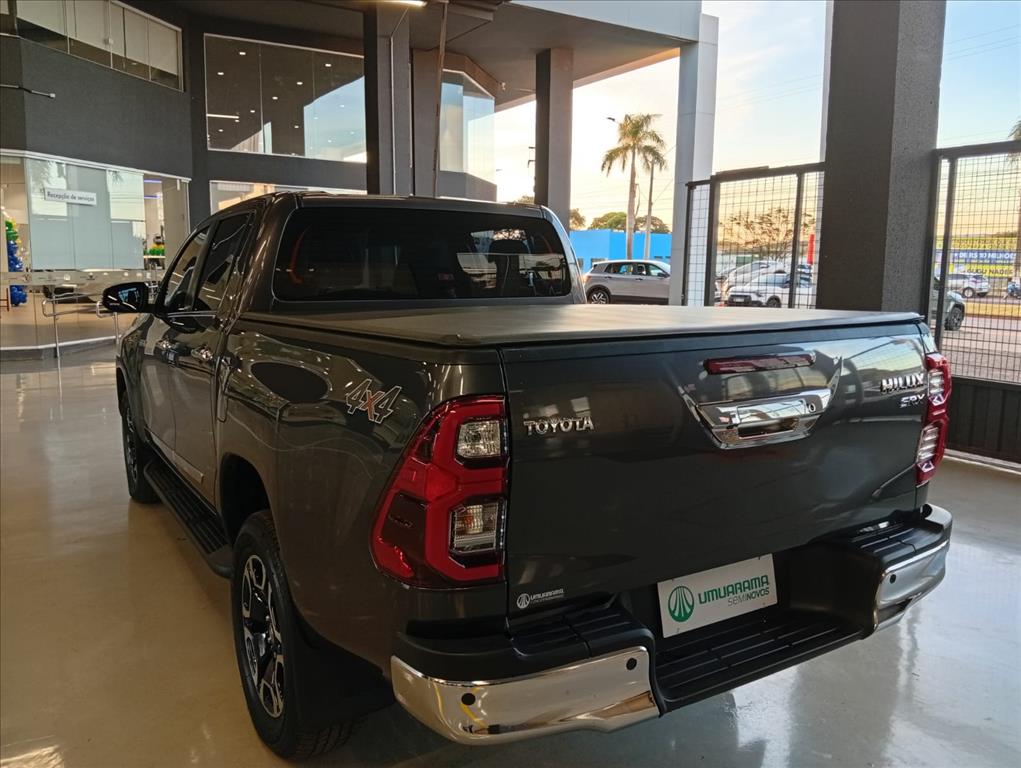 HILUX 2.8 D-4D TURBO DIESEL CD SRX 4X4 AUTOMÁTICO4